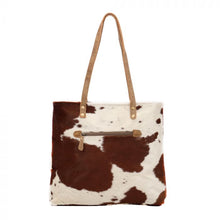 Load image into Gallery viewer, MYRA CARAMEL FRONT POCKET HAIRON TOTE BAG
